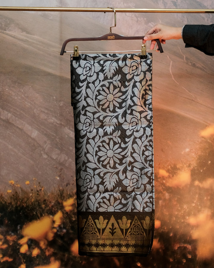 Scarlet 153 - Black & Silver