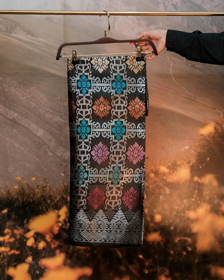 Scarlet 155 - Black & Silver