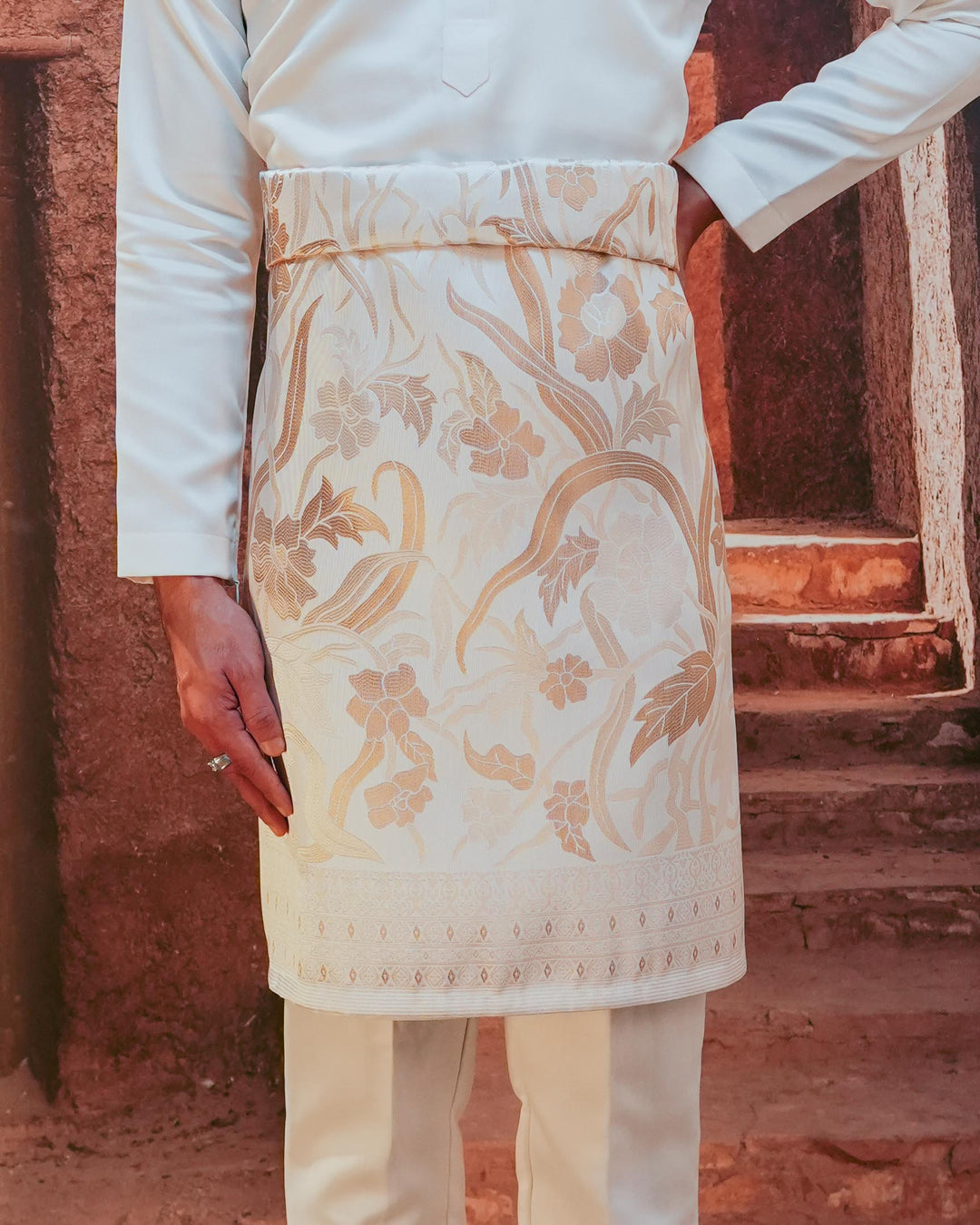 Anyaman Lestari Original Sampin Adult - Offwhite & Gold - SampinExclusiveMy